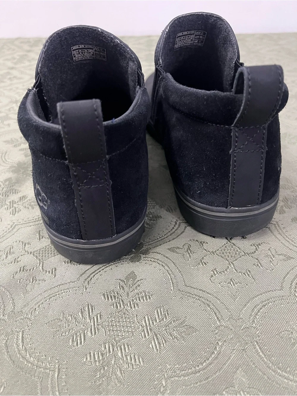 UGG Kemp man’s Black Slip-On with Suede Panels size 10